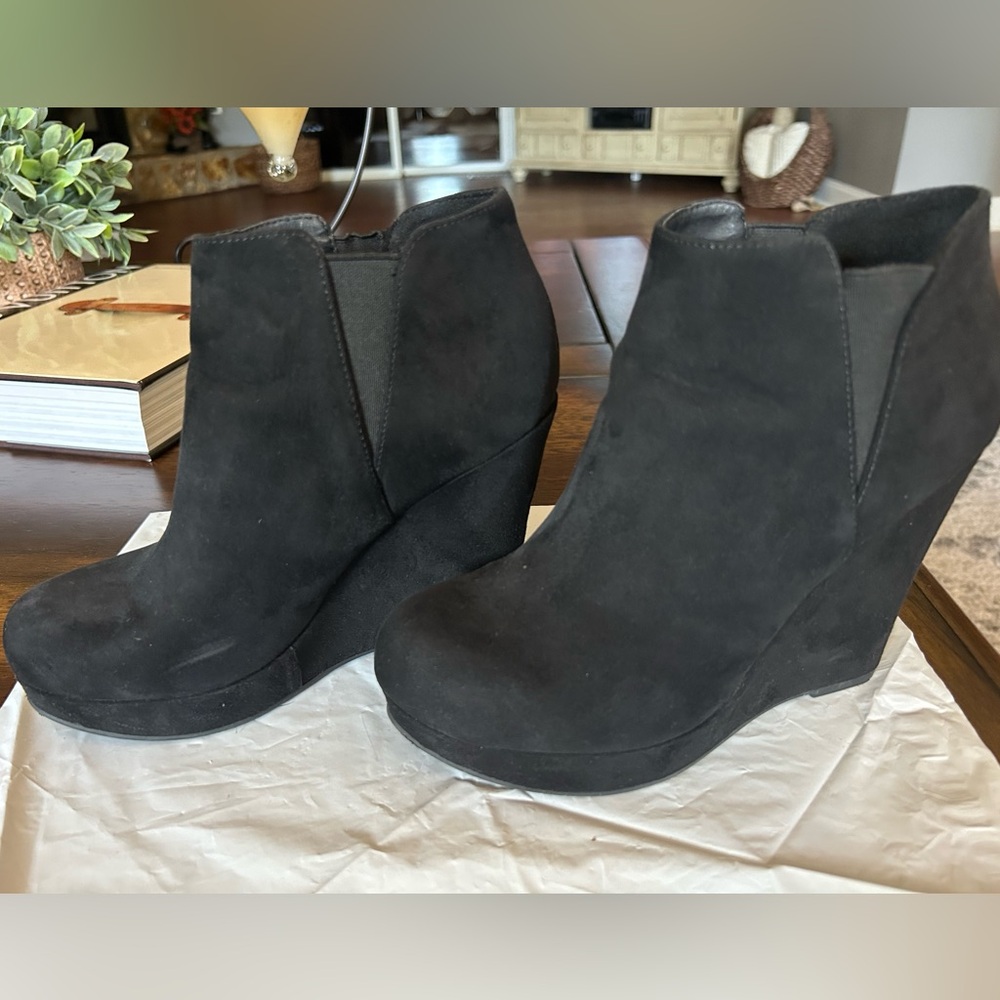 Black winter wedge shoes